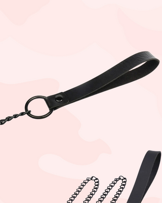 A close up of the leather handle for the Dominus lead