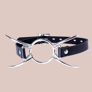 This image shows the black gag straight[, the centre O-ring and the 4 legs that will spread across the face.