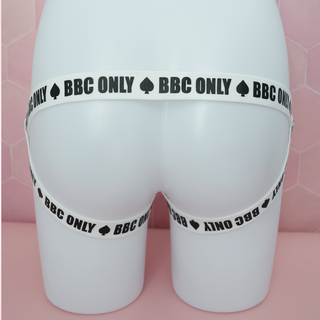 A rear view of the belt on a model, the logo can be seen running throughout the belt.