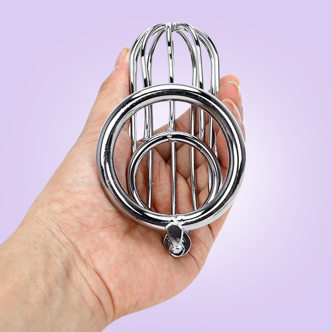 The Bird Cage Vertical shown held in a hand, this cage is shown with a 50mm base ring fitted.
