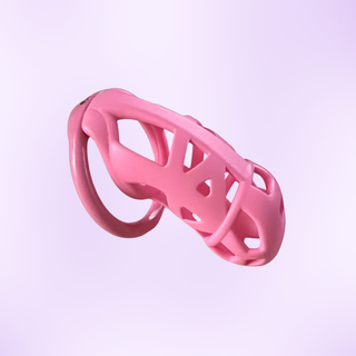 An over view of the Cobra Naja Maxi in pink, it shown on a purple background