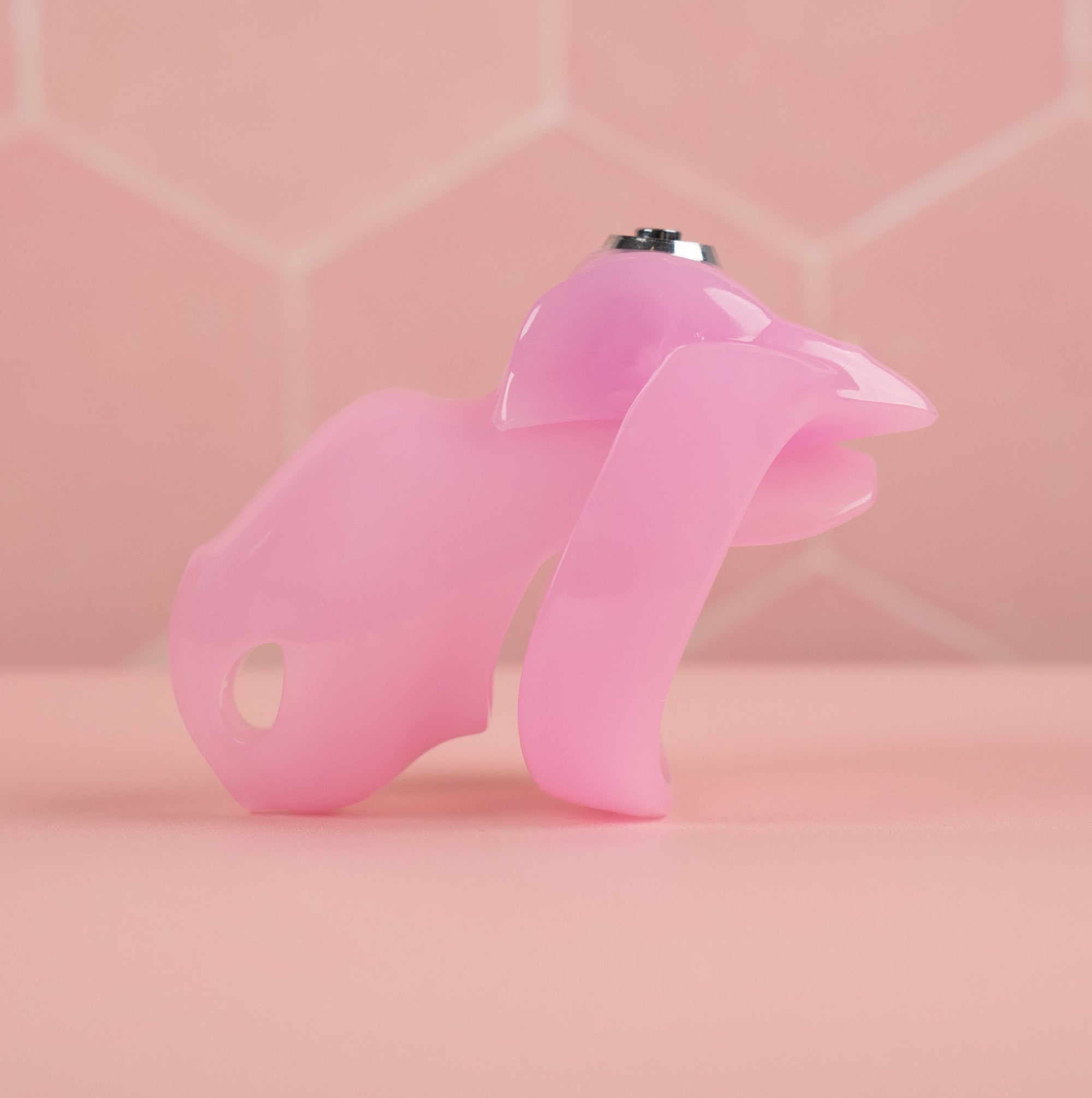 A side view of the HT V5 Nano in pink, you can see the curved base ring.