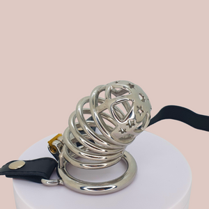 An alternate view of The Starburst chastity cage from House Of Chastity it is fully assembled and the belt is attached to the belt ears.