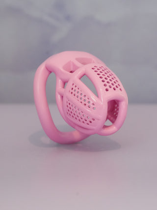 The pink Detained V2 is shown here, the flat lock in cage to base ring design is clear to see.