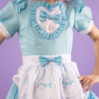 A close up of the heart and bow detailing.