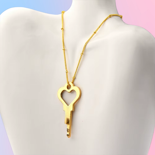 The pendant is shown on a mannequin