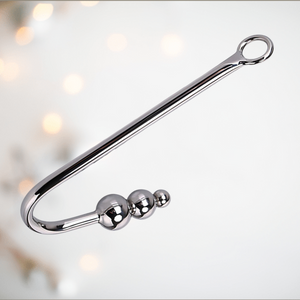 An alternative angle of the three ball anal hook, you can see the it is all metal.